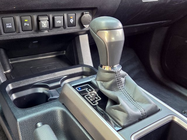 Used 2022 Toyota Tacoma Limited AWD/4WD image 22