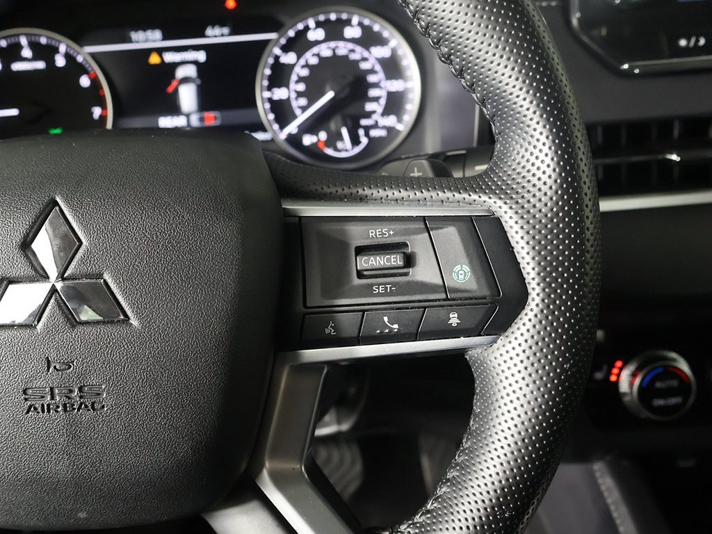 Used 2024 Mitsubishi Outlander SE image 39