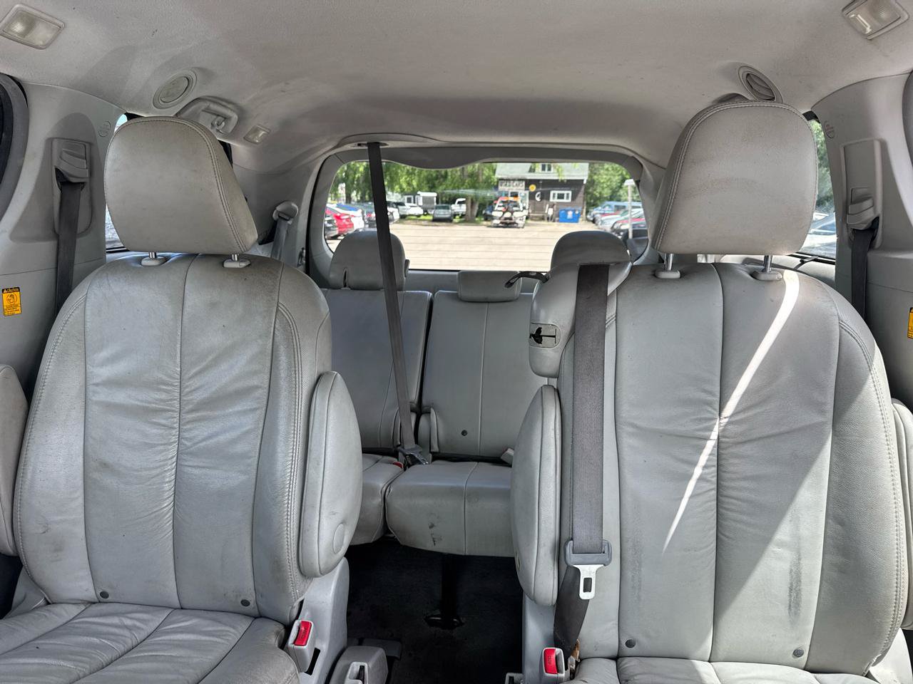 Used 2011 Toyota Sienna XLE FWD image 12