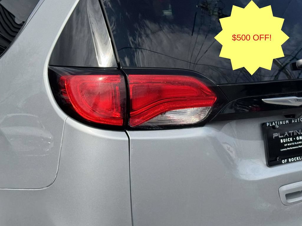 Used 2022 Chrysler Voyager LX FWD image 9