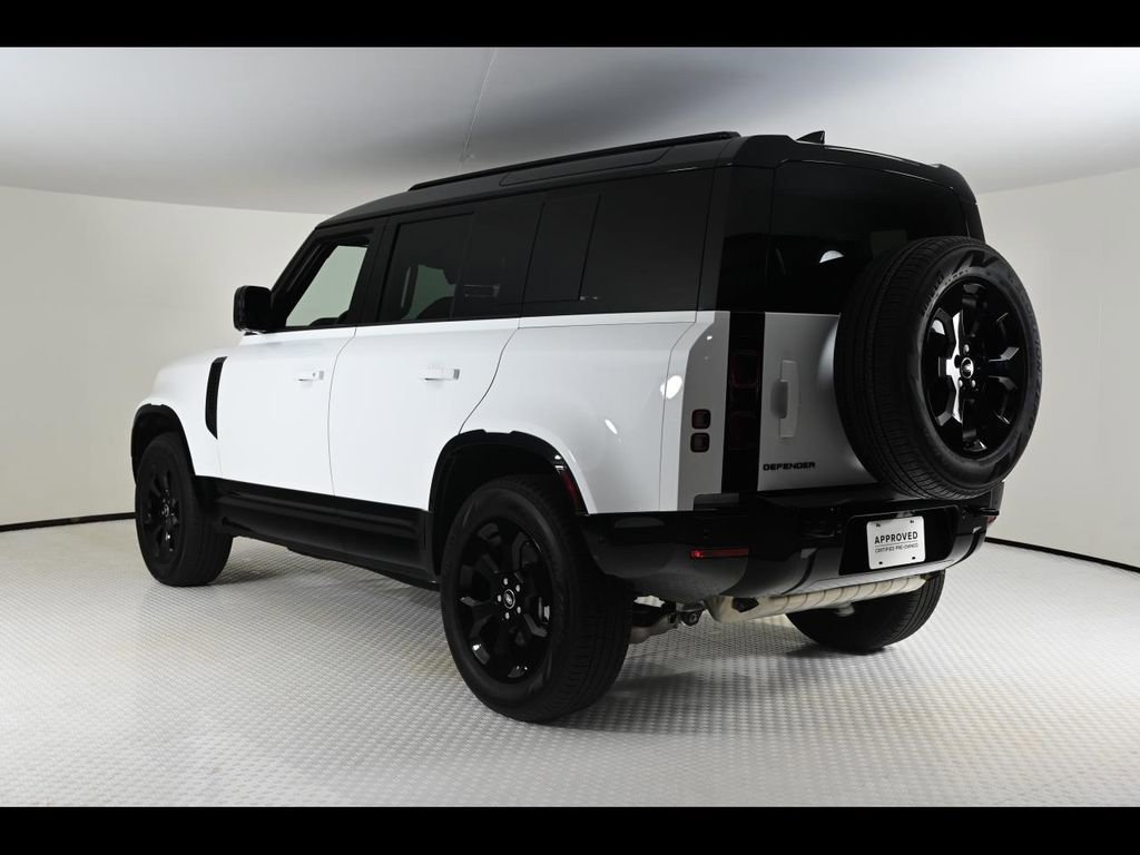 Used 2025 Land Rover Defender 110 X-Dynamic SE image 3