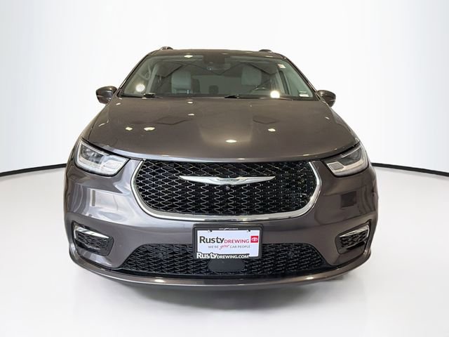Used 2021 Chrysler Pacifica Touring-L w/ Uconnect Theater Family Group image 2
