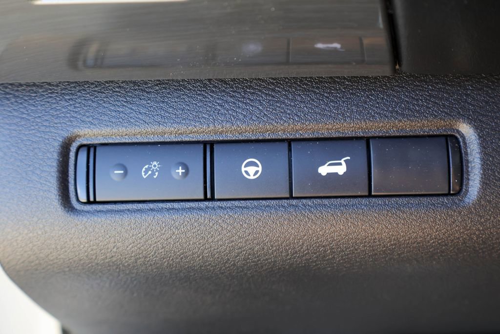 Used 2025 Nissan Pathfinder SL AWD/4WD image 17