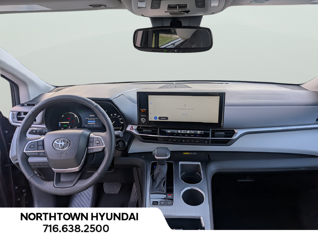 Used 2026 Toyota Sienna XLE FWD image 6