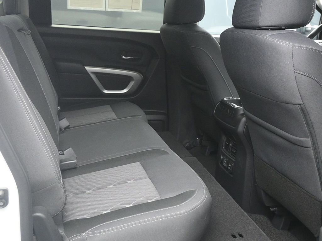 Used 2024 Nissan Titan SV w/ SV Convenience Package image 17