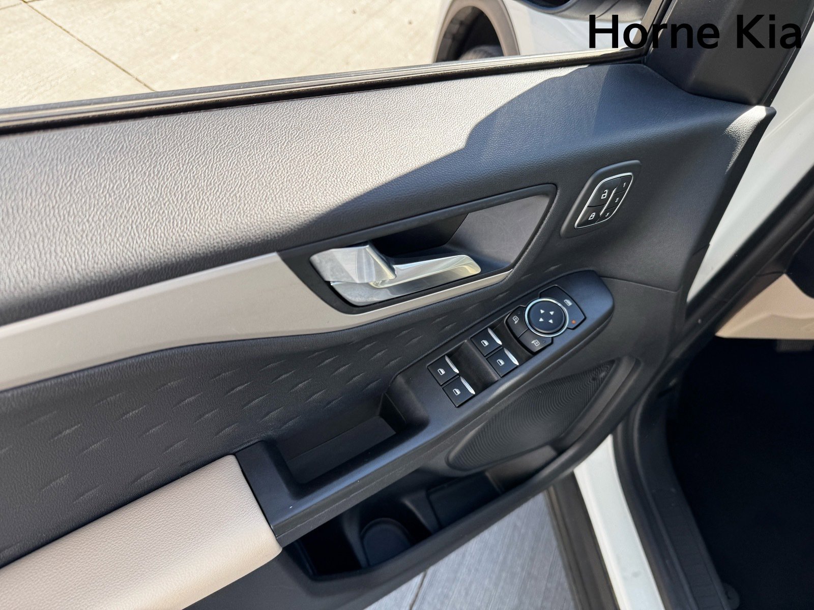 Used 2020 Ford Escape SEL image 11