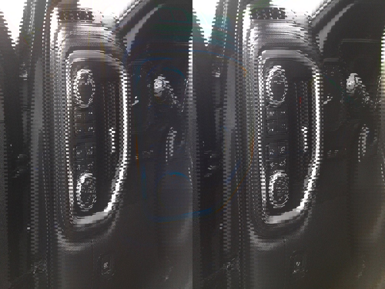 Used 2020 GMC Sierra 2500 Denali w/ Denali Ultimate Package image 18