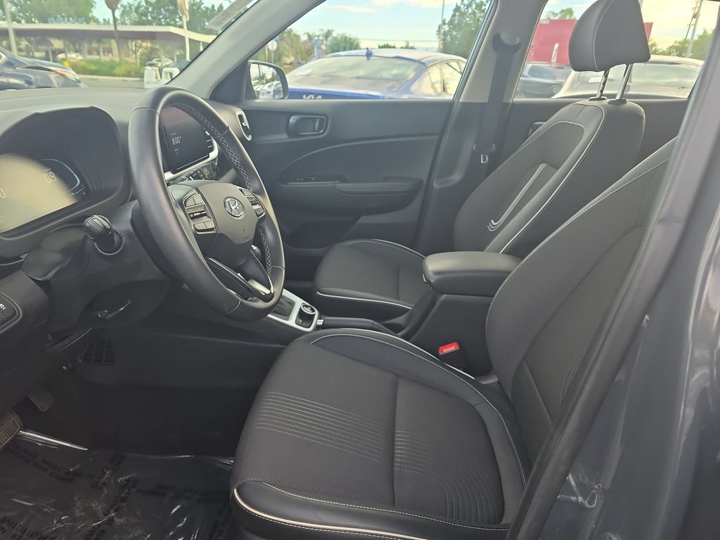 Used 2024 Hyundai Venue Limited FWD image 9