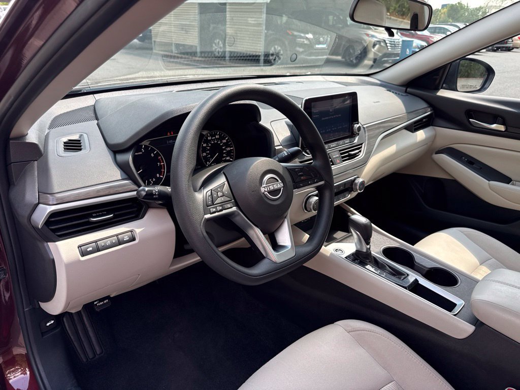 Certified 2025 Nissan Altima 2.5 SV FWD image 17