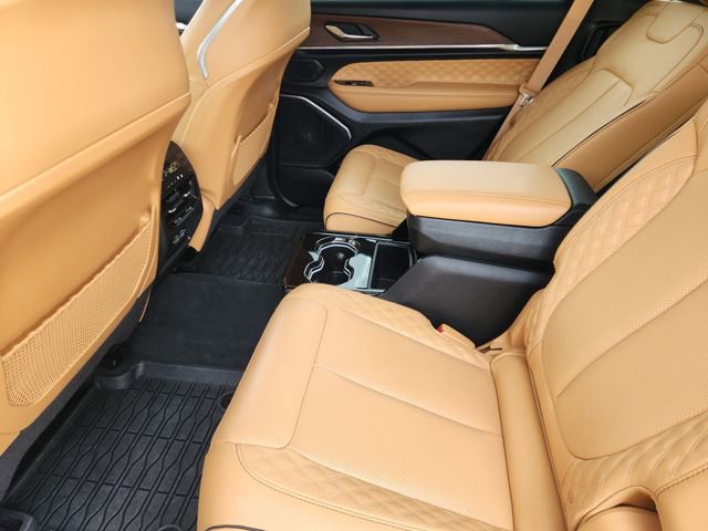 Used 2025 Jeep Grand Cherokee L Summit w/ Obsidian Package AWD/4WD image 30