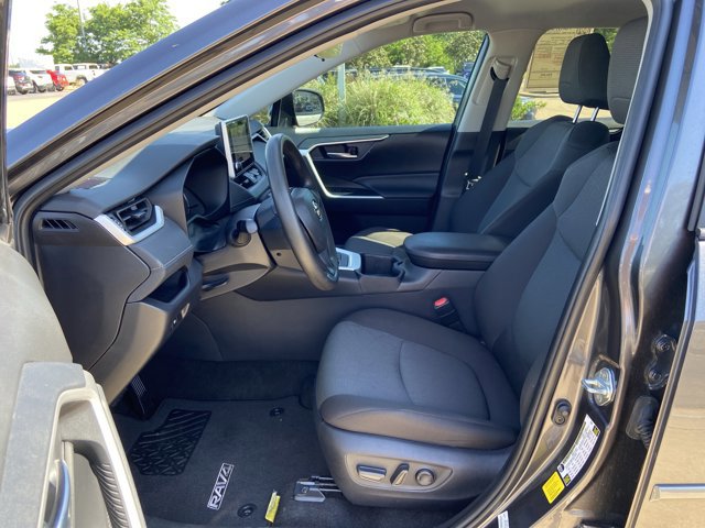 Used 2024 Toyota RAV4 XLE FWD image 34