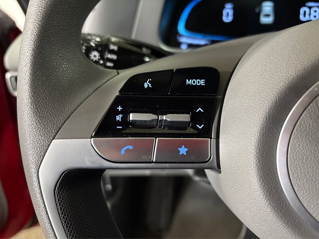 Certified 2025 Hyundai Elantra SE image 26