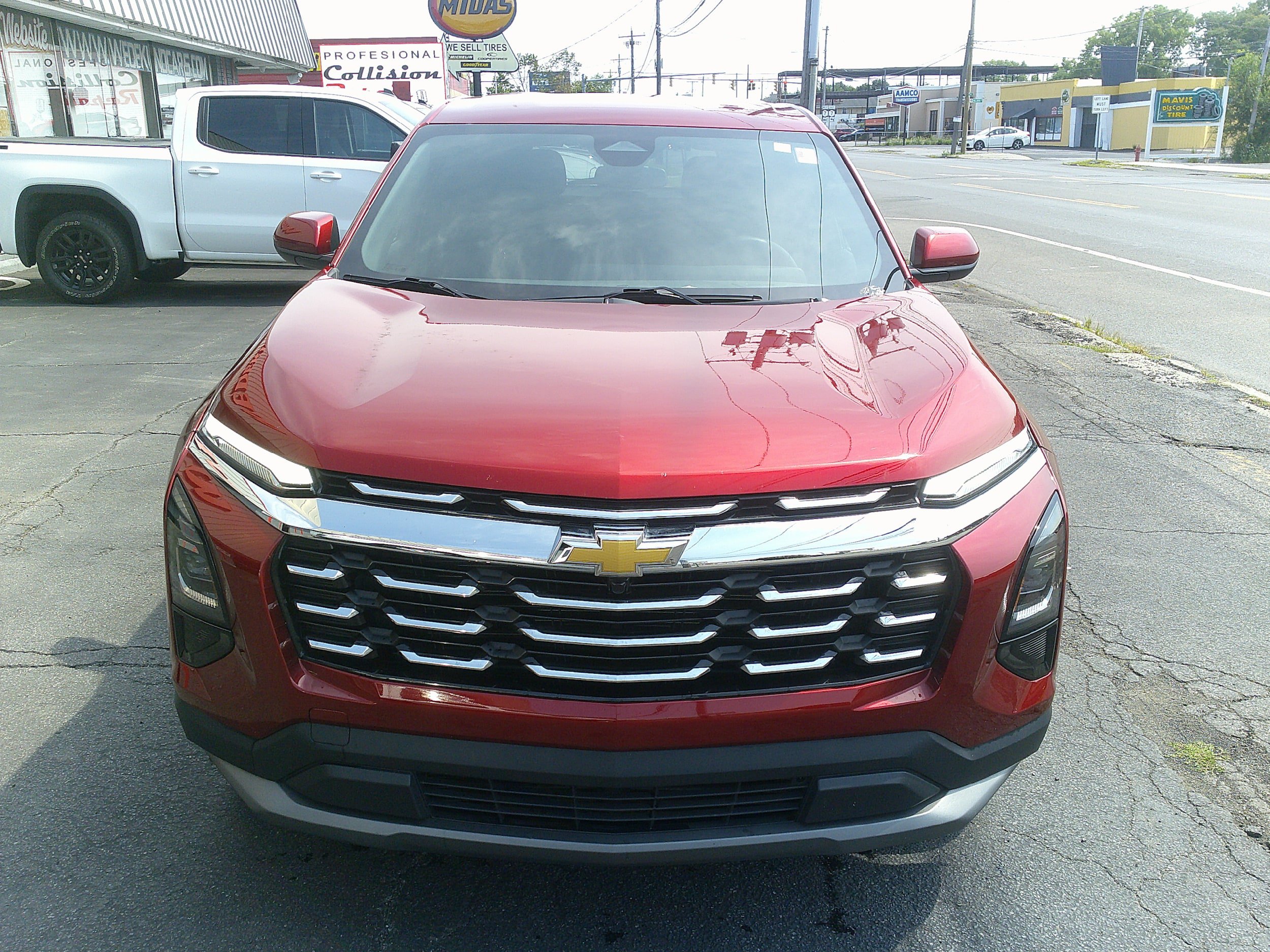 Used 2026 Chevrolet Equinox LT AWD/4WD image 9