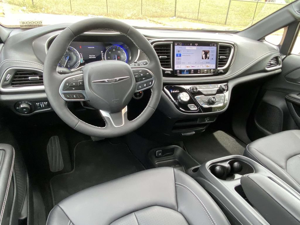 New 2026 Chrysler Pacifica Select FWD image 13