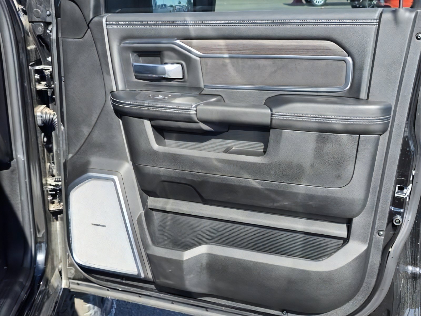 New 2025 RAM 2500 Laramie AWD/4WD image 10