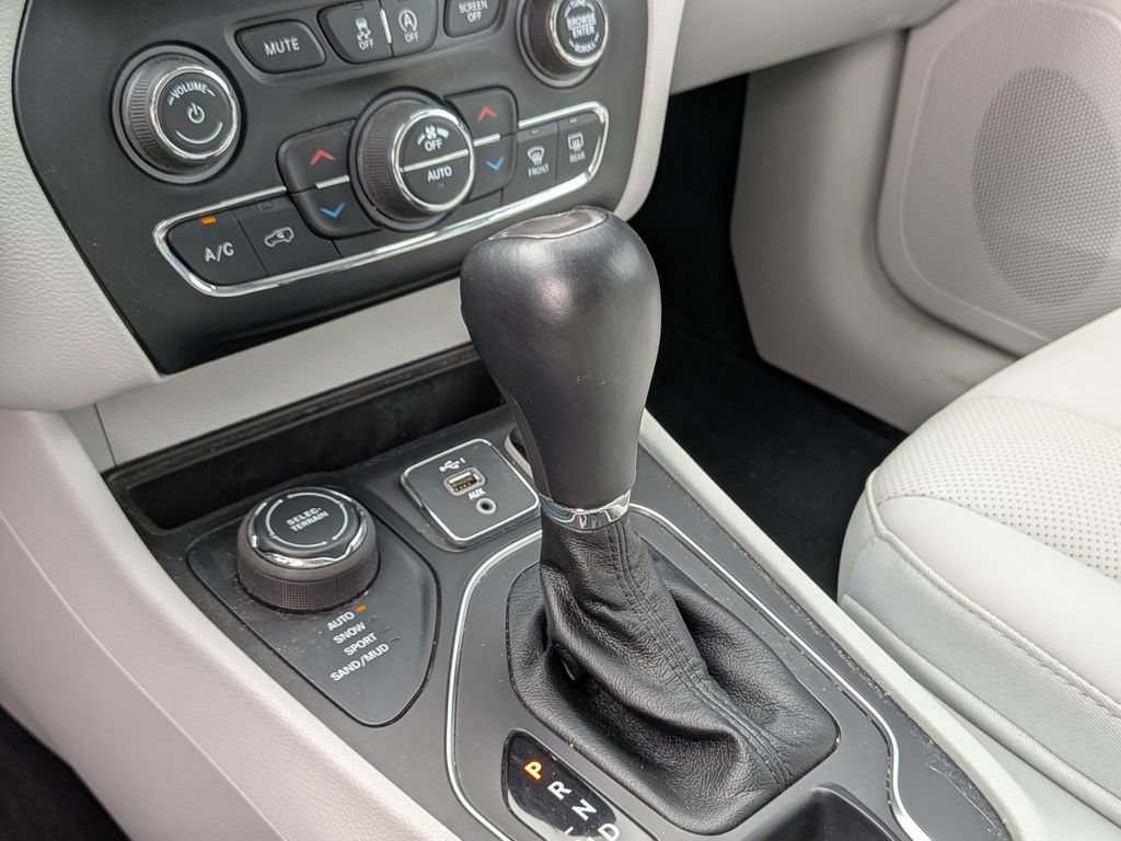 Used 2022 Jeep Cherokee Latitude Lux AWD/4WD image 19