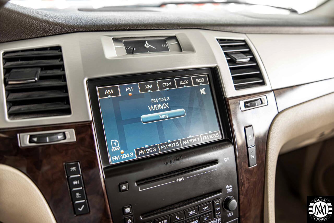 Used 2010 Cadillac Escalade EXT Luxury image 26