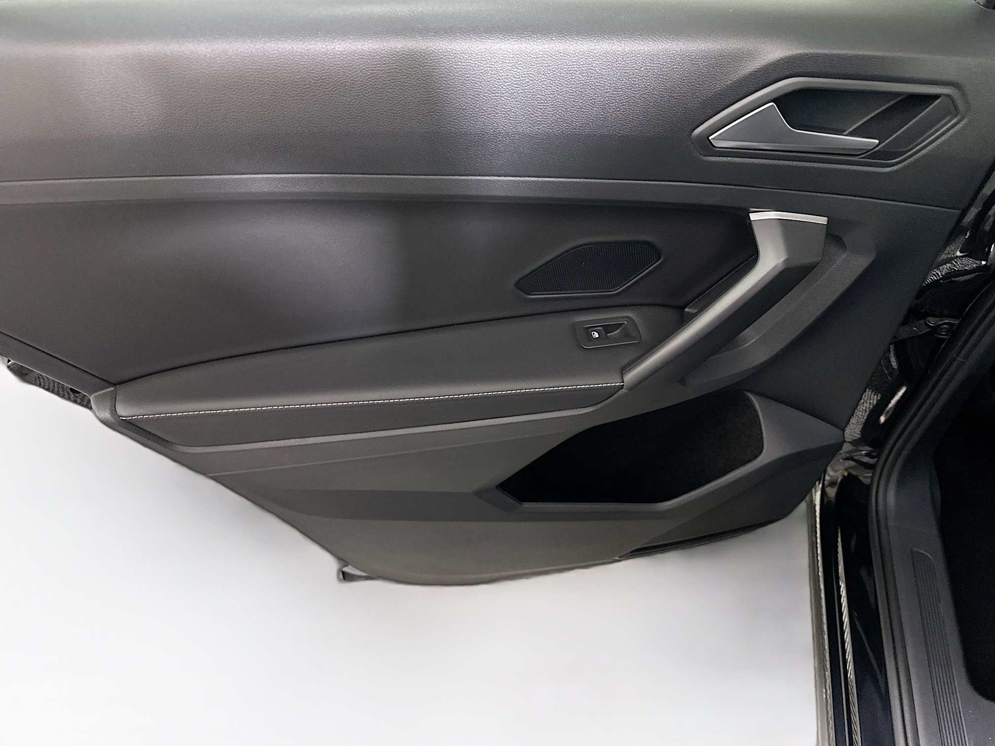 Used 2024 Volkswagen Tiguan S image 25