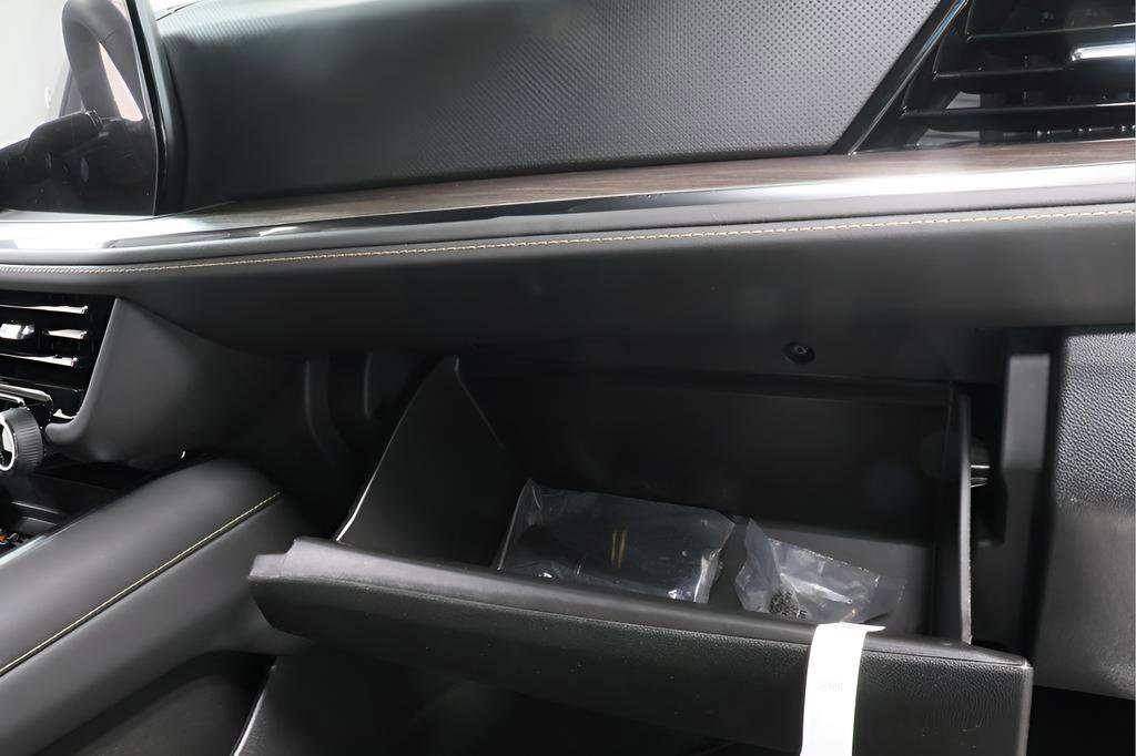 New 2026 Chevrolet Suburban Premier image 34