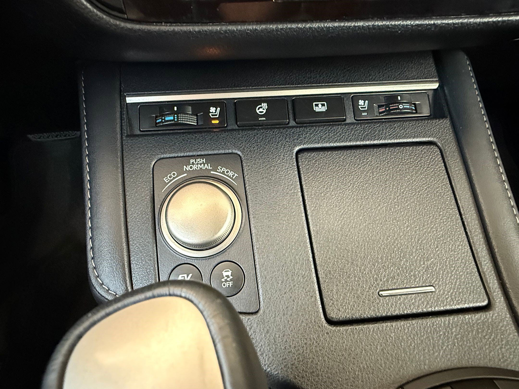 Used 2016 Lexus ES 300h w/ Luxury Package w/Wood Trim image 34