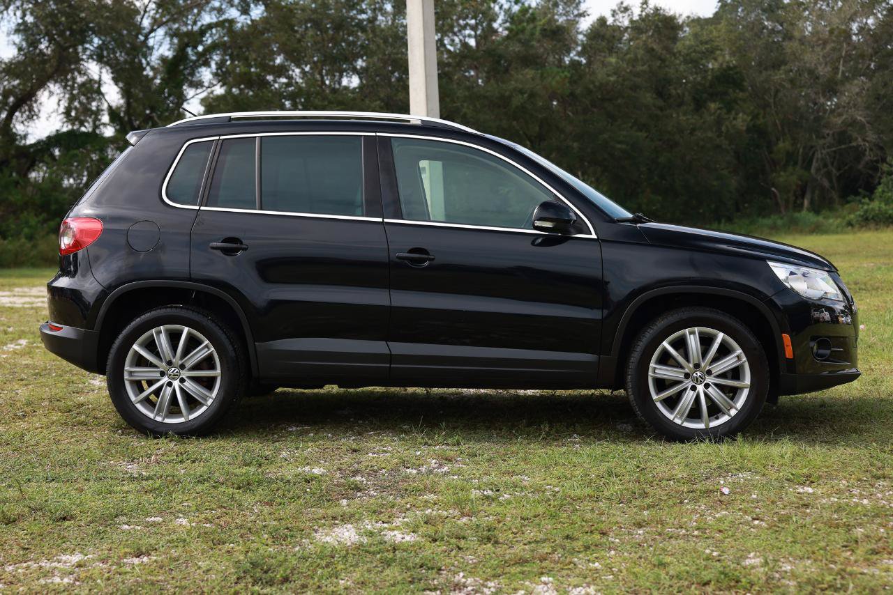 Used 2011 Volkswagen Tiguan SE FWD image 13