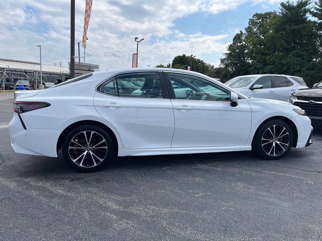 Used 2022 Toyota Camry SE FWD image 12