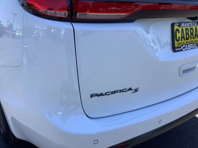 New 2027 Chrysler Pacifica Limited FWD image 44