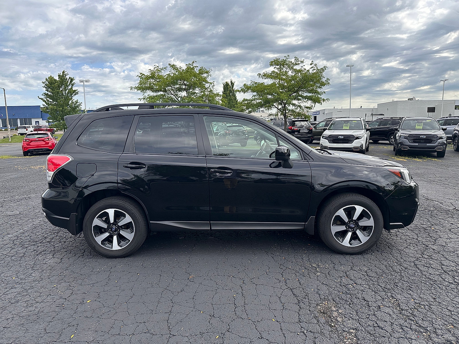 Used 2018 Subaru Forester 2.5i Premium w/ Protection Package #1 AWD/4WD image 2