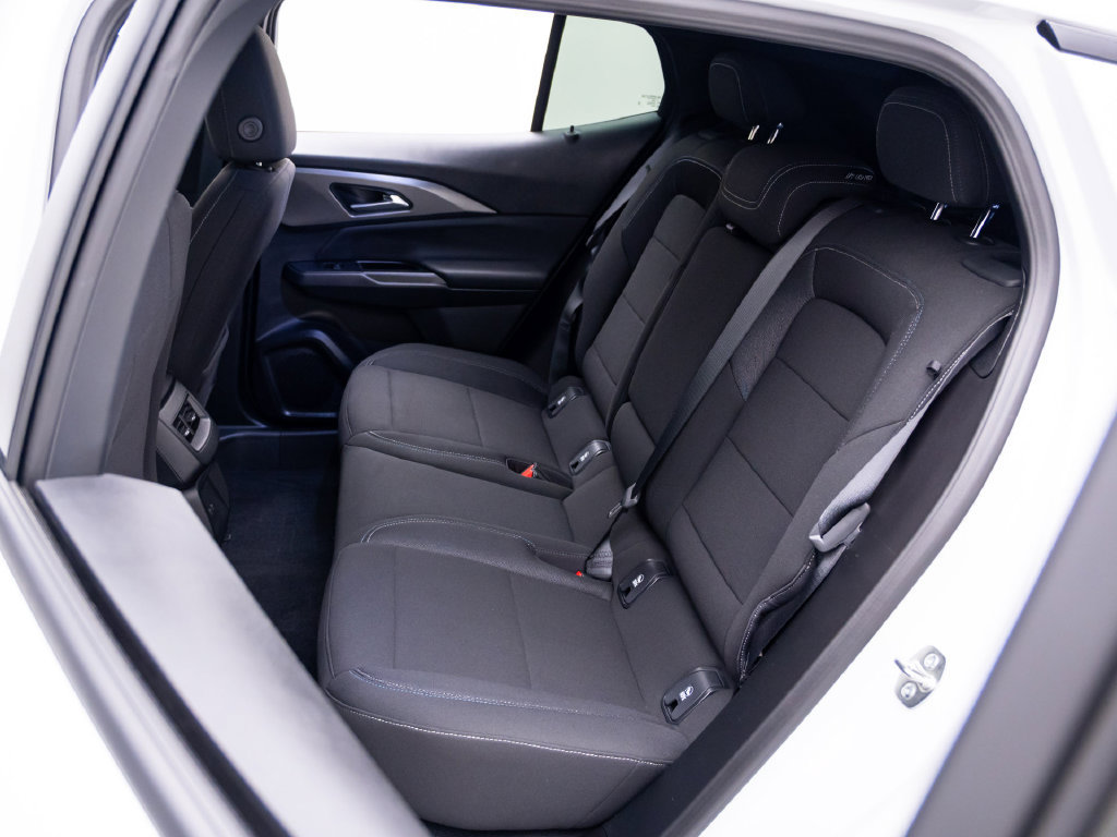 Used 2026 Chevrolet Equinox EV LT w/ LPO, Blackout Package FWD image 15