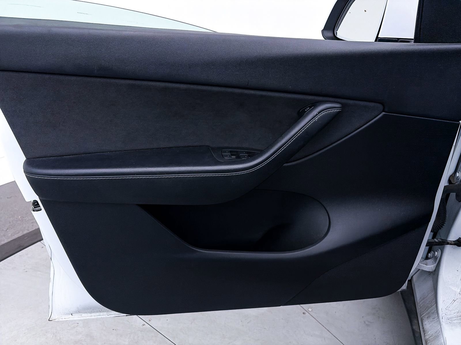 Used 2022 Tesla Model Y Long Range image 16