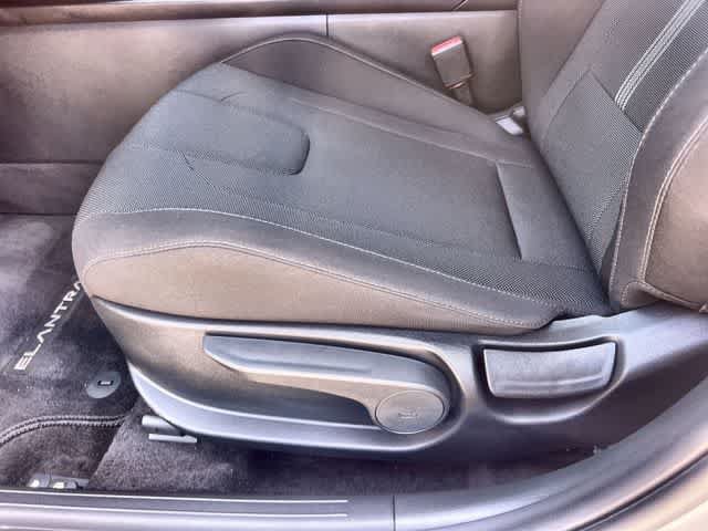 Used 2026 Hyundai Elantra SE FWD image 31