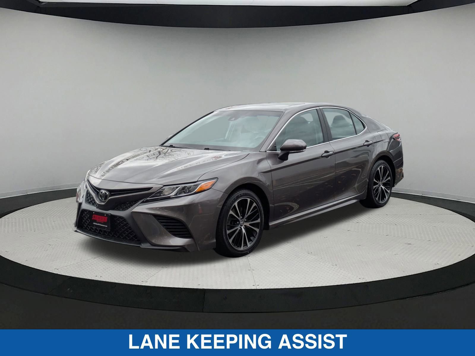 Used 2018 Toyota Camry SE w/ Moonroof Package image 8