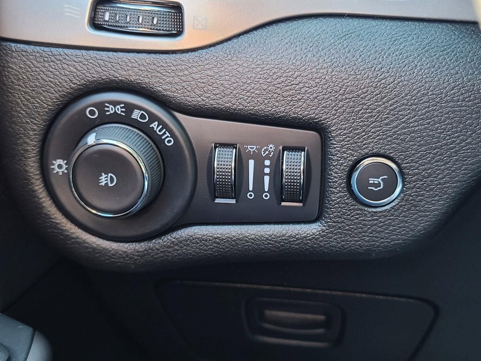 Used 2022 Jeep Cherokee Limited image 31