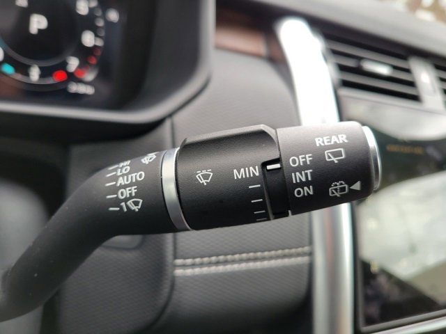 Used 2024 Land Rover Discovery Dynamic SE image 34
