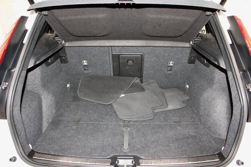 Used 2022 Volvo XC40 T5 Inscription image 15