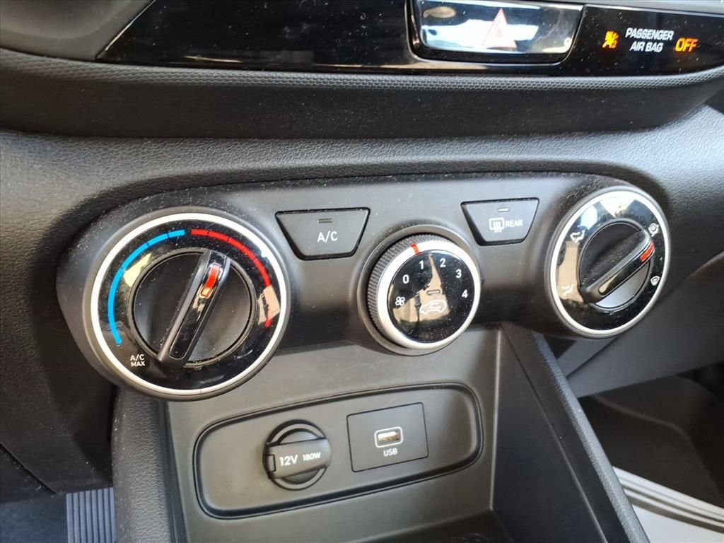 Used 2020 Hyundai Venue SE image 24