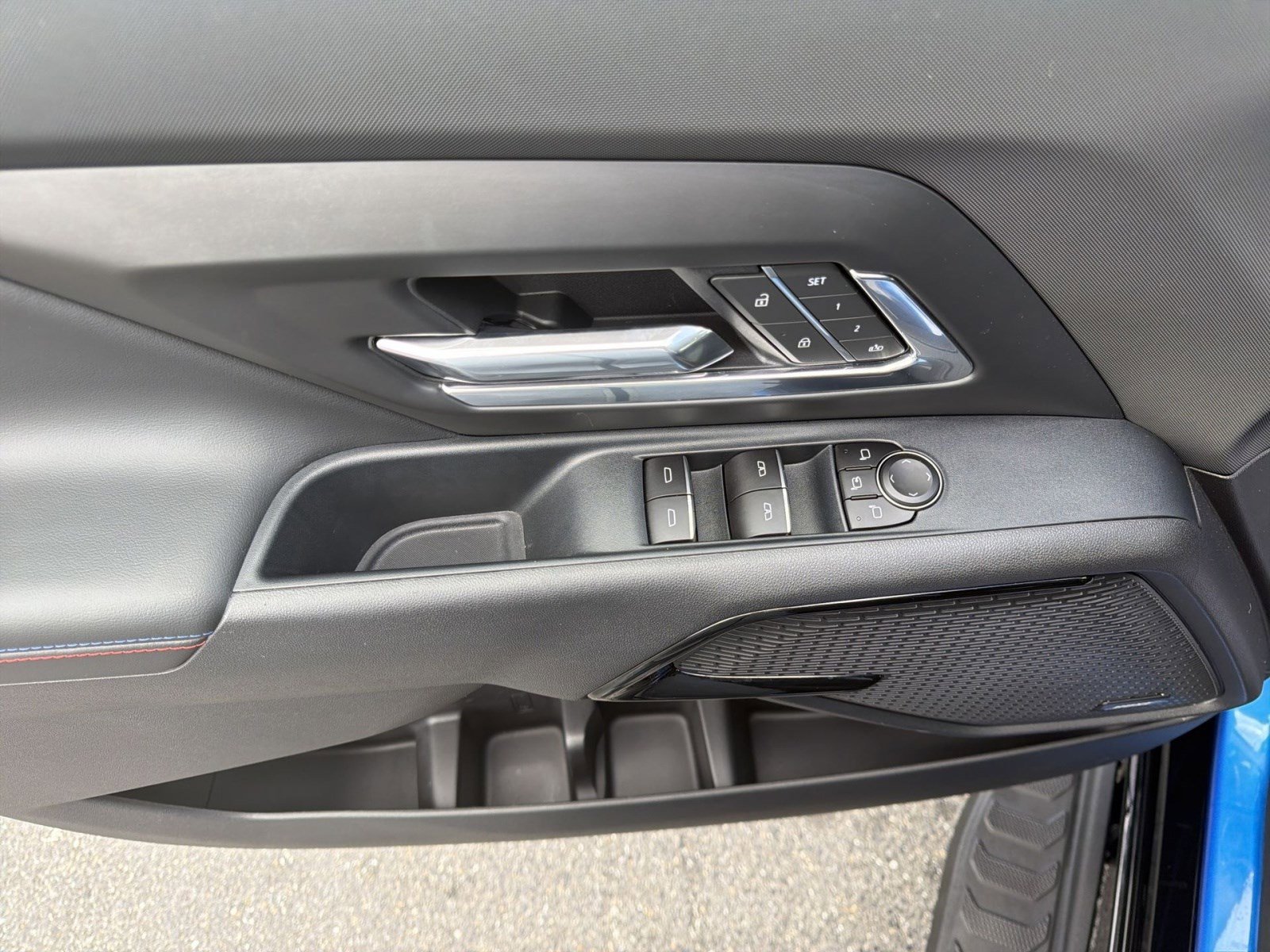 Used 2025 Chevrolet Silverado EV RST image 23