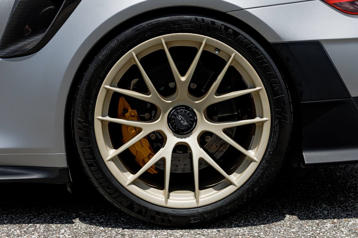 Used 2018 Porsche 911 GT2 RS w/ Weissach Package RWD image 28