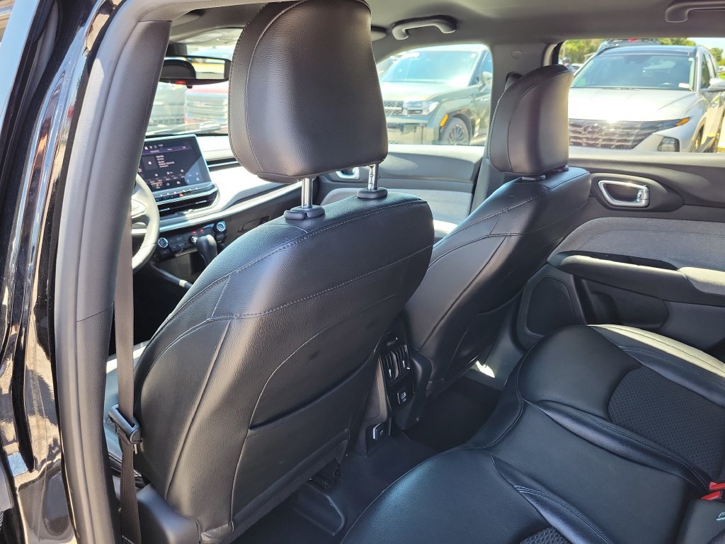 Used 2024 Jeep Compass Latitude AWD/4WD image 8