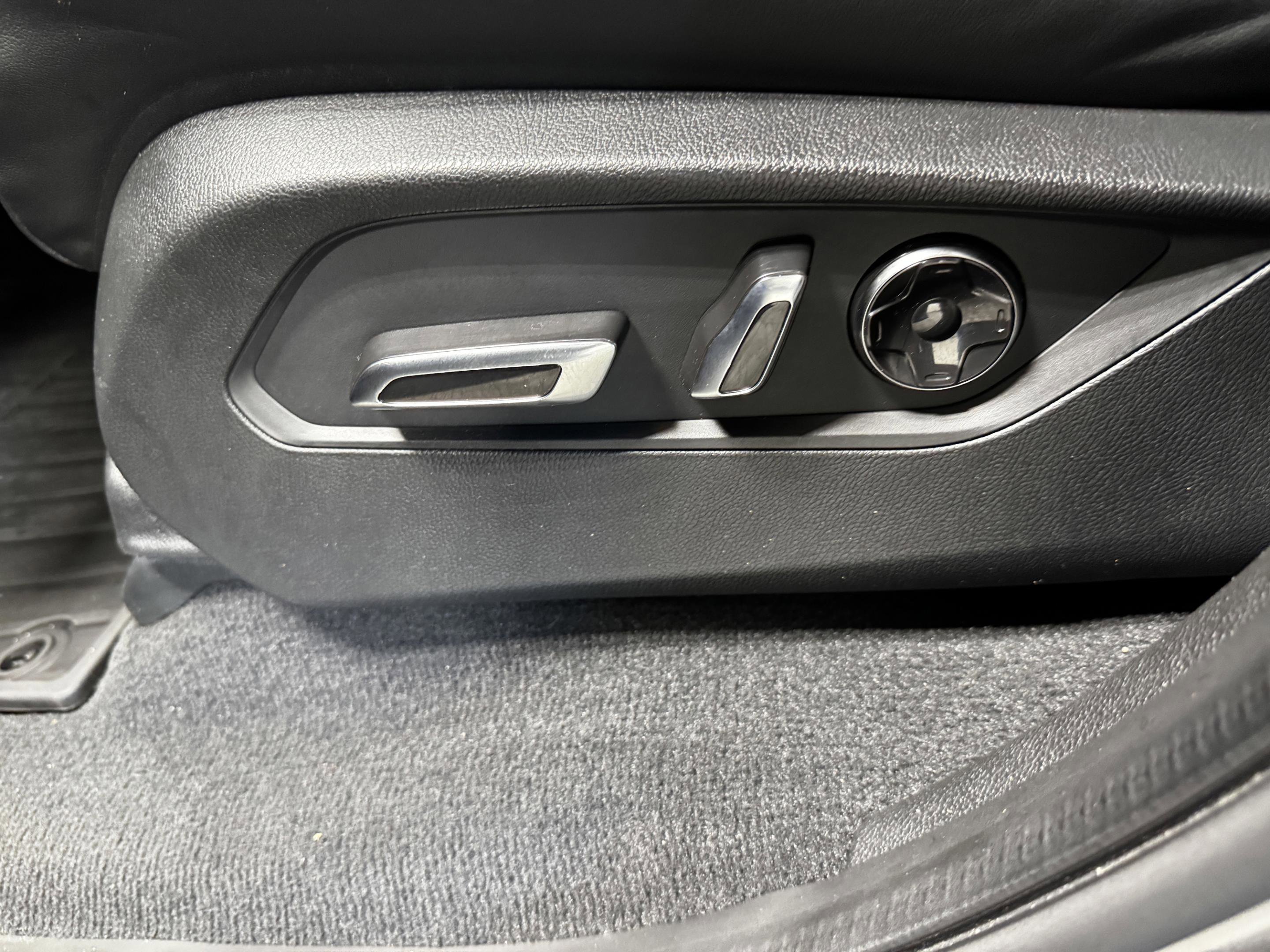 Certified 2023 Acura MDX FWD w/ Technology Package image 32