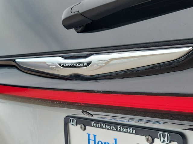Used 2024 Chrysler Pacifica Touring-L FWD image 8