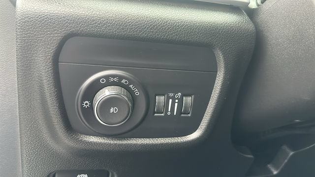 Used 2024 Jeep Grand Cherokee Limited RWD image 13