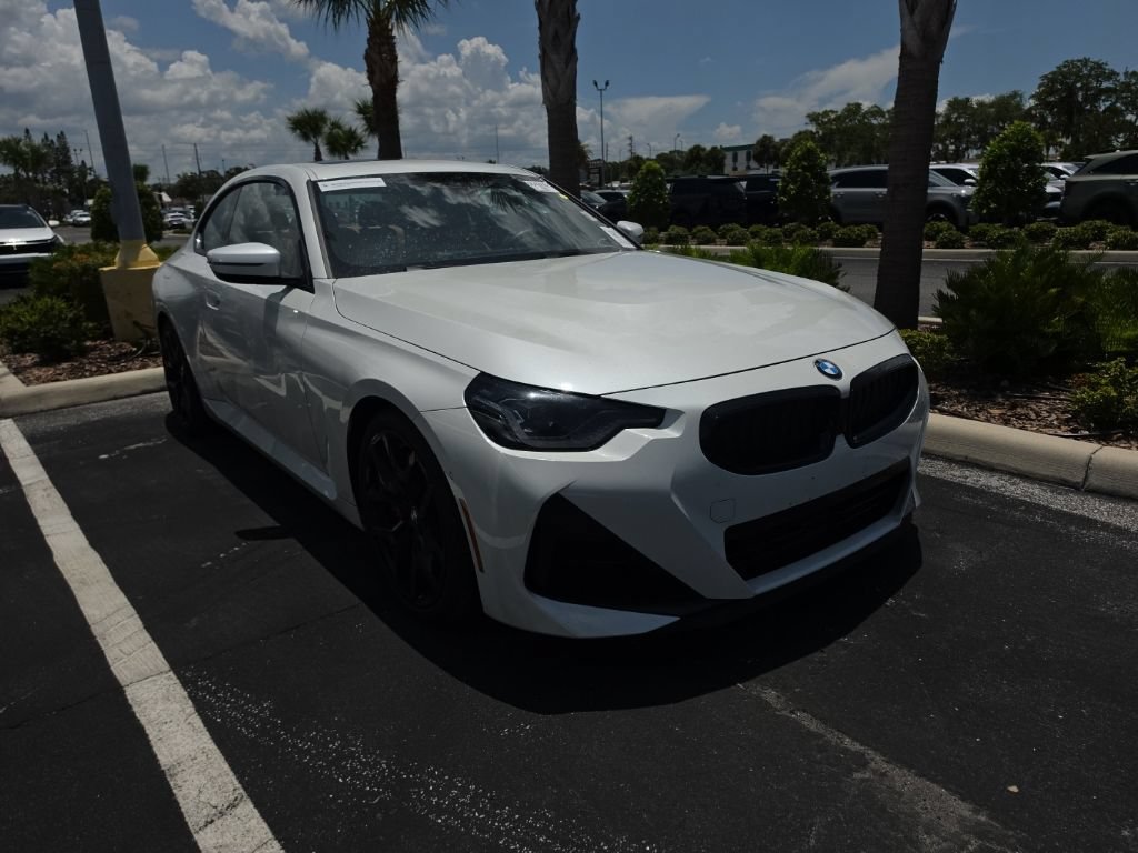 Used 2025 BMW 230i Coupe w/ M Sport Package RWD image 3