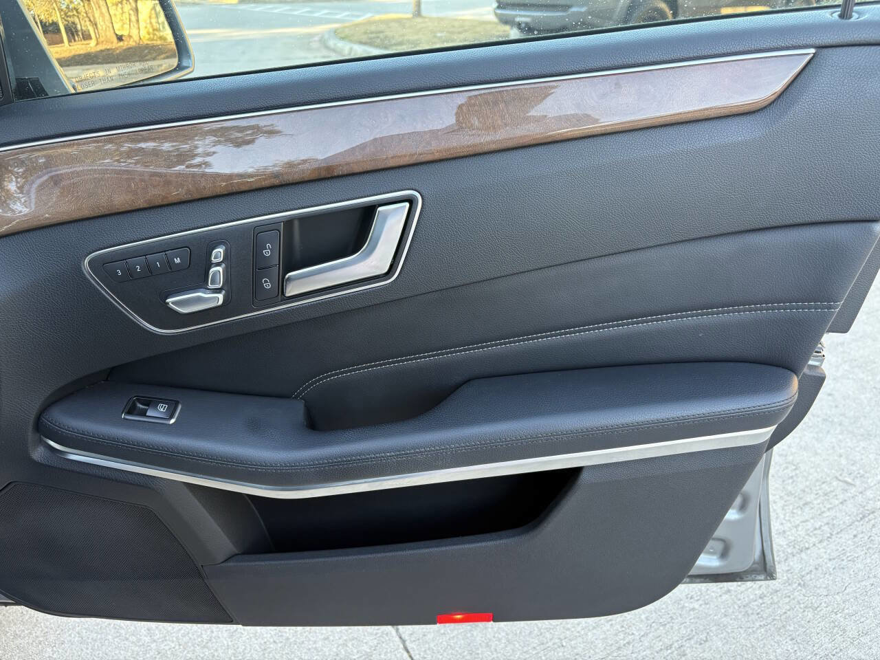 Used 2014 Mercedes-Benz E 250 BlueTEC Sedan image 19