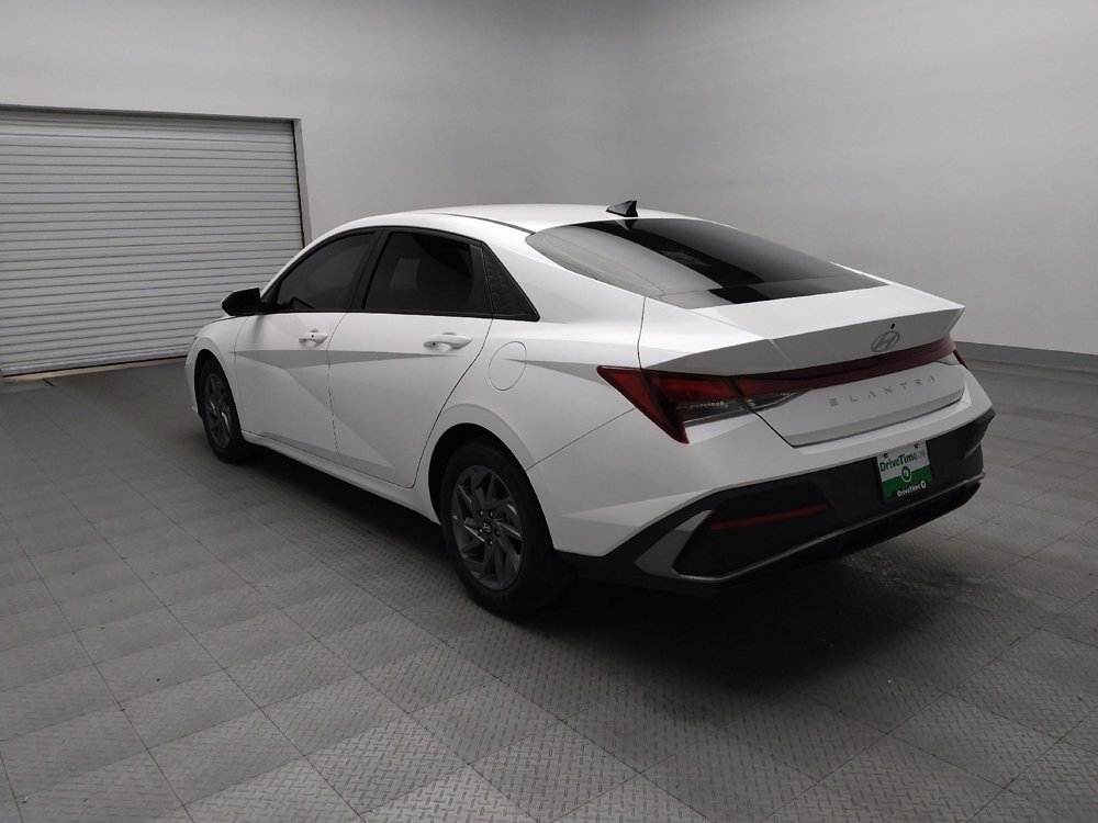 Used 2024 Hyundai Elantra SEL image 5