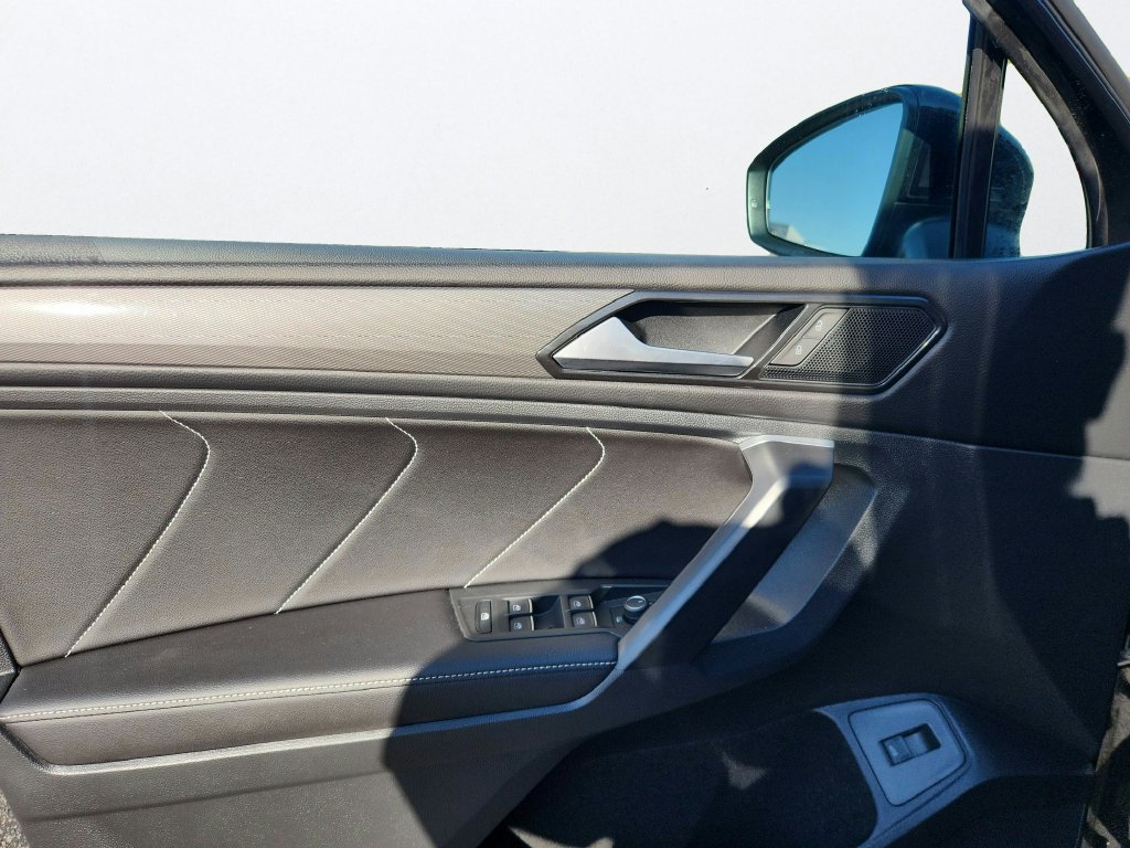 Certified 2024 Volkswagen Tiguan SE AWD/4WD image 21