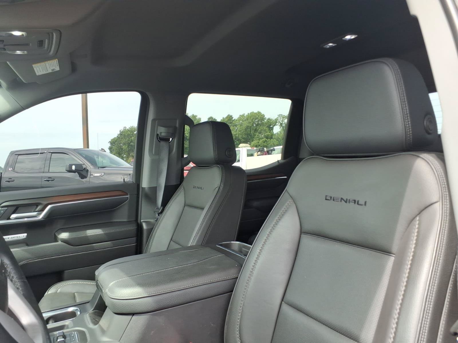 Used 2024 GMC Sierra 1500 Denali w/ Technology Package AWD/4WD image 18