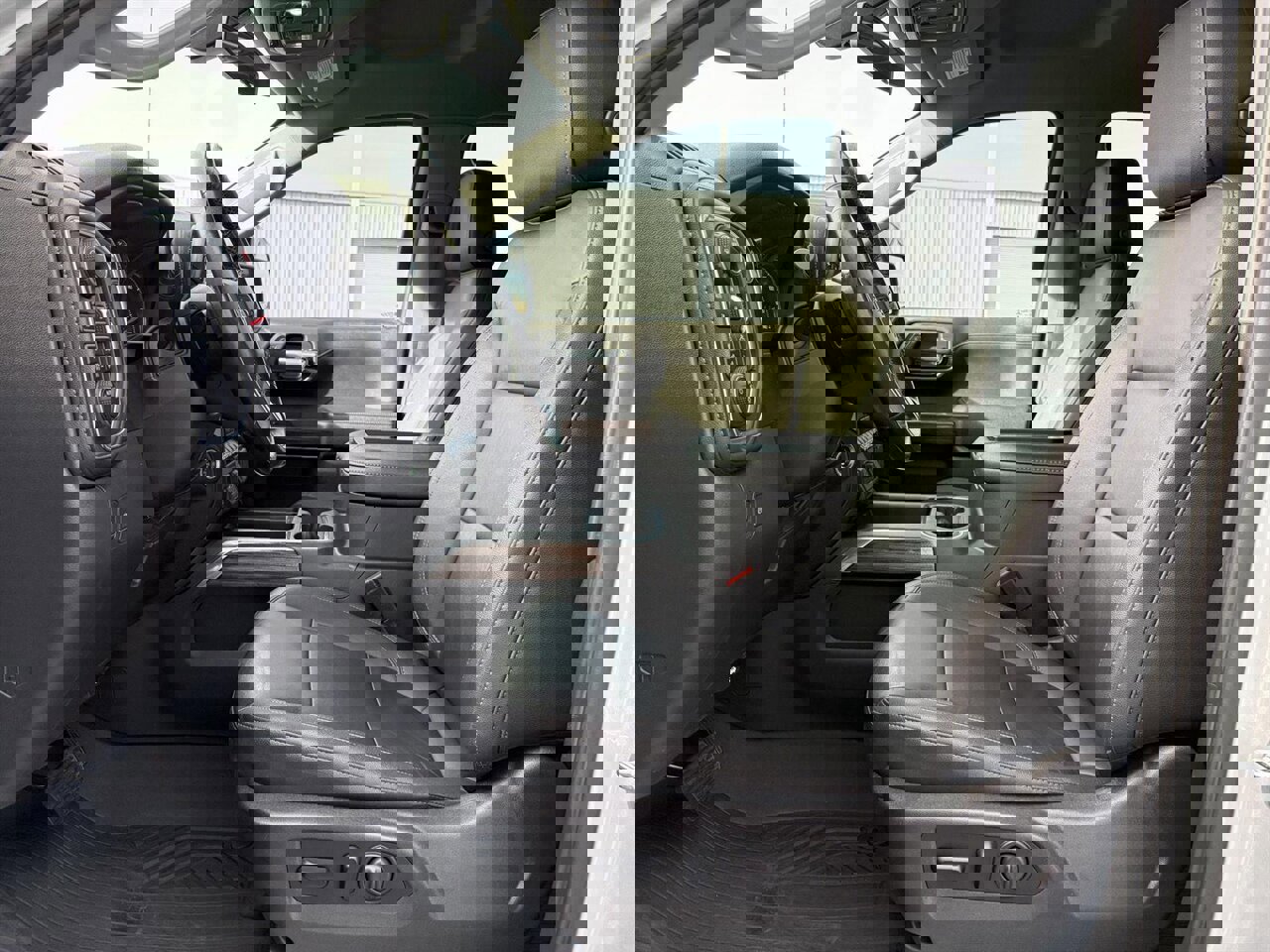 Used 2021 Chevrolet Silverado 1500 LT Trail Boss w/ Convenience Package II image 2