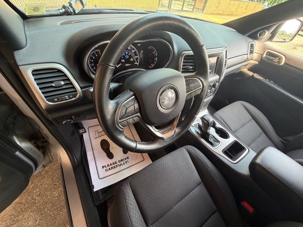 Used 2021 Jeep Grand Cherokee Laredo AWD/4WD image 18
