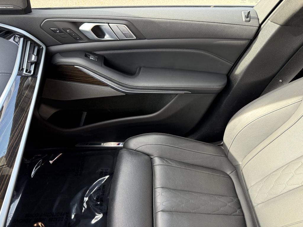 Used 2021 BMW X7 M50i w/ Cold Weather Package image 31